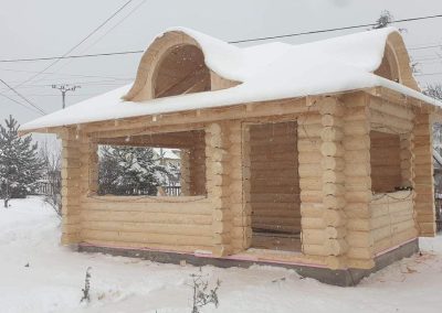 Poiana Iulian Construct - cabane din lemn, case din lemn rotund, mese si bancute, leagane, foisoare