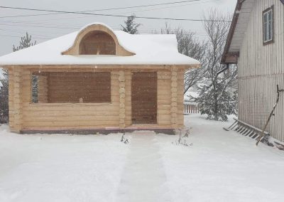 Poiana Iulian Construct - cabane din lemn, case din lemn rotund, mese si bancute, leagane, foisoare