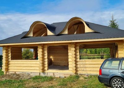 Poiana Iulian Construct - cabane din lemn, case din lemn rotund, mese si bancute, leagane, foisoare