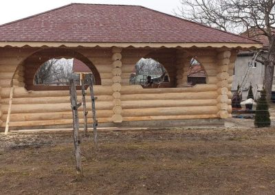 Poiana Iulian Construct - cabane din lemn, case din lemn rotund, mese si bancute, leagane, foisoare