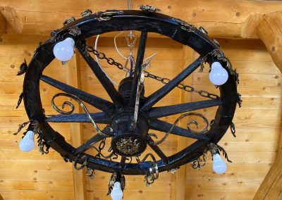 Poiana Iulian Construct - cabane din lemn, case din lemn rotund, mese si bancute, leagane, foisoare