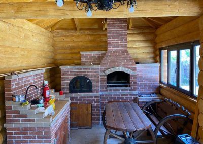 Poiana Iulian Construct - cabane din lemn, case din lemn rotund, mese si bancute, leagane, foisoare