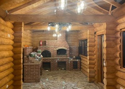 Poiana Iulian Construct - cabane din lemn, case din lemn rotund, mese si bancute, leagane, foisoare