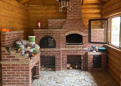 Poiana Iulian Construct - cabane din lemn, case din lemn rotund, mese si bancute, leagane, foisoare