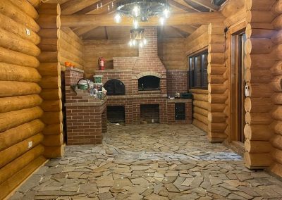 Poiana Iulian Construct - cabane din lemn, case din lemn rotund, mese si bancute, leagane, foisoare