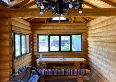 Poiana Iulian Construct - cabane din lemn, case din lemn rotund, mese si bancute, leagane, foisoare