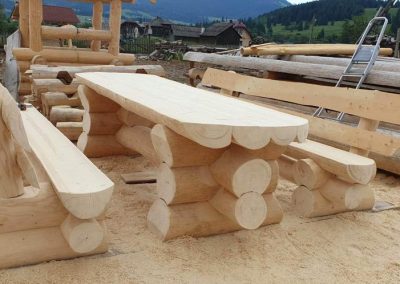 Poiana Iulian Construct - cabane din lemn, case din lemn rotund, mese si bancute, leagane, foisoare