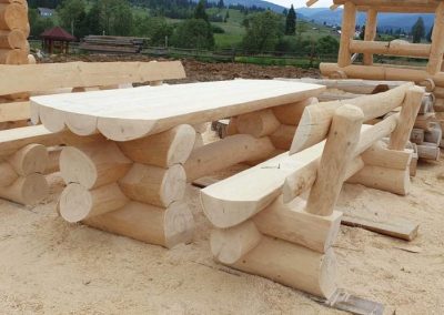 Poiana Iulian Construct - cabane din lemn, case din lemn rotund, mese si bancute, leagane, foisoare