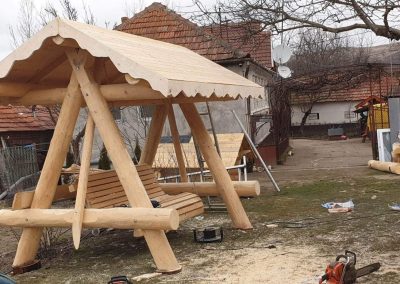 Poiana Iulian Construct - cabane din lemn, case din lemn rotund, mese si bancute, leagane, foisoare