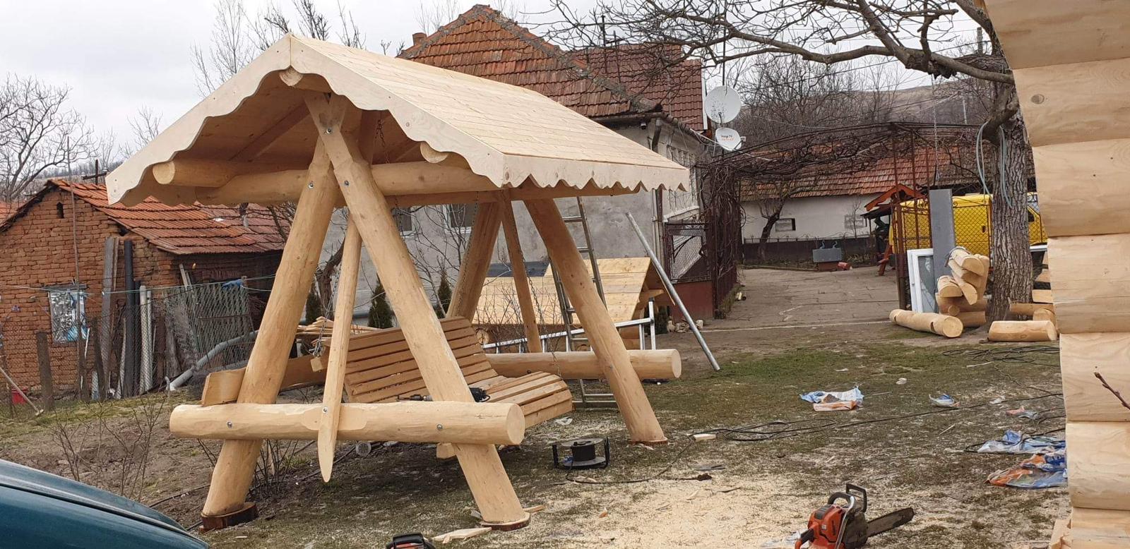 Poiana Iulian Construct - cabane din lemn, case din lemn rotund, mese si bancute, leagane, foisoare