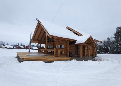 Poiana Iulian Construct - cabane din lemn, case din lemn rotund, mese si bancute, leagane, foisoare