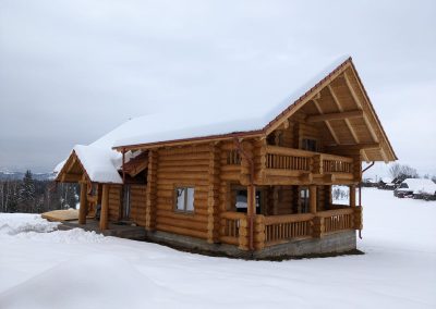 Poiana Iulian Construct - cabane din lemn, case din lemn rotund, mese si bancute, leagane, foisoare